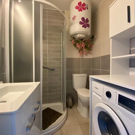 T2 Avec Balcon, Clim, Parking Public Proche - - Fr-1-503-75 * Balaruc-les-Bains